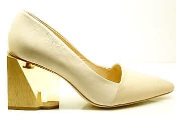 [title] - Die Schuhe von Steps on Green fielen uns damals sofort durch ihre raffinierten Absätze und den klassisch-eleganten Look ins Auge. Die Designerin Teresa Gureghian setzte bereits früh konsequent auf eine komplett nachhaltige Herstellung ihrer Kollektionen und bewies, dass Luxus und Ökologie perfekt harmonieren können.