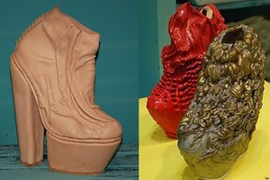 Anne Vaandrager erregt mit ihren Schuh-Kreationen Aufmerksamkeit. Ihre Modelle wirken sonderbar. Die niederländische Designerin fasziniert das Wechselspiel zwischen Schönheit und Hässlichkeit und so experimentiert sie mit Materialien und Texturen und regt den Betrachter zum Nachdenken an.  