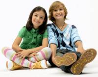 Jetzt gibt es auch Kinderschuhe, die auf dem Prinzip der Barfuss-Schuhe (MBT & Co) beruhen. Sie sollen die gesunde Entwicklung von Kopf bis Fuss fördern<br /> <br />