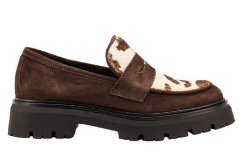 Wenn es einen Schuh gibt, den man das ganze Jahr über tragen kann, dann ist es der Loafer. Vor allem als Übergangsschuhe sind Loafer nicht zu unterschätzen. 