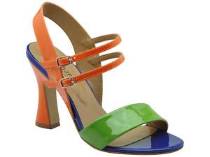 Schuhtrends_Frühjahr_Sommer_2012: Colourblocking. Ein Mix und Match der Farben lässt crazy Schuhe entstehen
