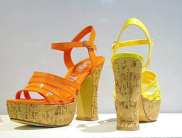 Schuhe im Sommer 2012 Knallfarben wie Orange und Gelb sind angesagt