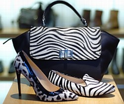 [title] - In Düsseldorf präsentierten internationale Hersteller und Designer die Schuhmode Herbst-Winter 2014-2015. Außergewöhnliche Schuh-Ideen waren ebenso zu sehen wie elegante Schuhe, Urban-Styles und lässige Freizeit-Looks. Das sind die Neuigkeiten für Herbst-und WInter. 