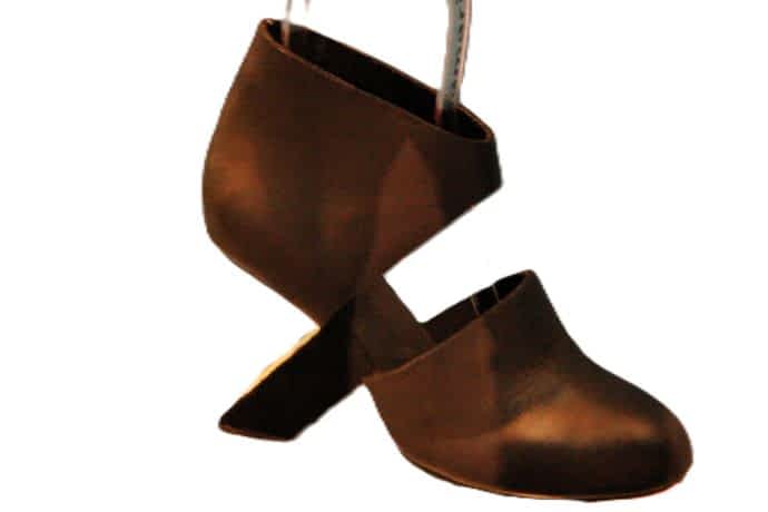 [title] - Manchmal lohnt sich ein Klick ins Archiv: Wir zeigen euch außergewöhnliche Konzepte und mutige Experimente junger Talente der Schuhfachschule Pirmasens sowie internationaler Newcomer. Begleitet uns auf einer Zeitreise zu den Ideen von damals – viele dieser Nachwuchsdesigner prägen heute die Kollektionen großer Weltmarken.